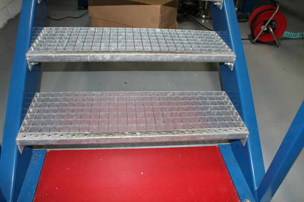  Warehouse Mezzanine Flooring | mezzaninefloor.ie| Ireland's leading mezzanine floor expert | Biggest supplier of Mezzanine Floor Ireland 7
